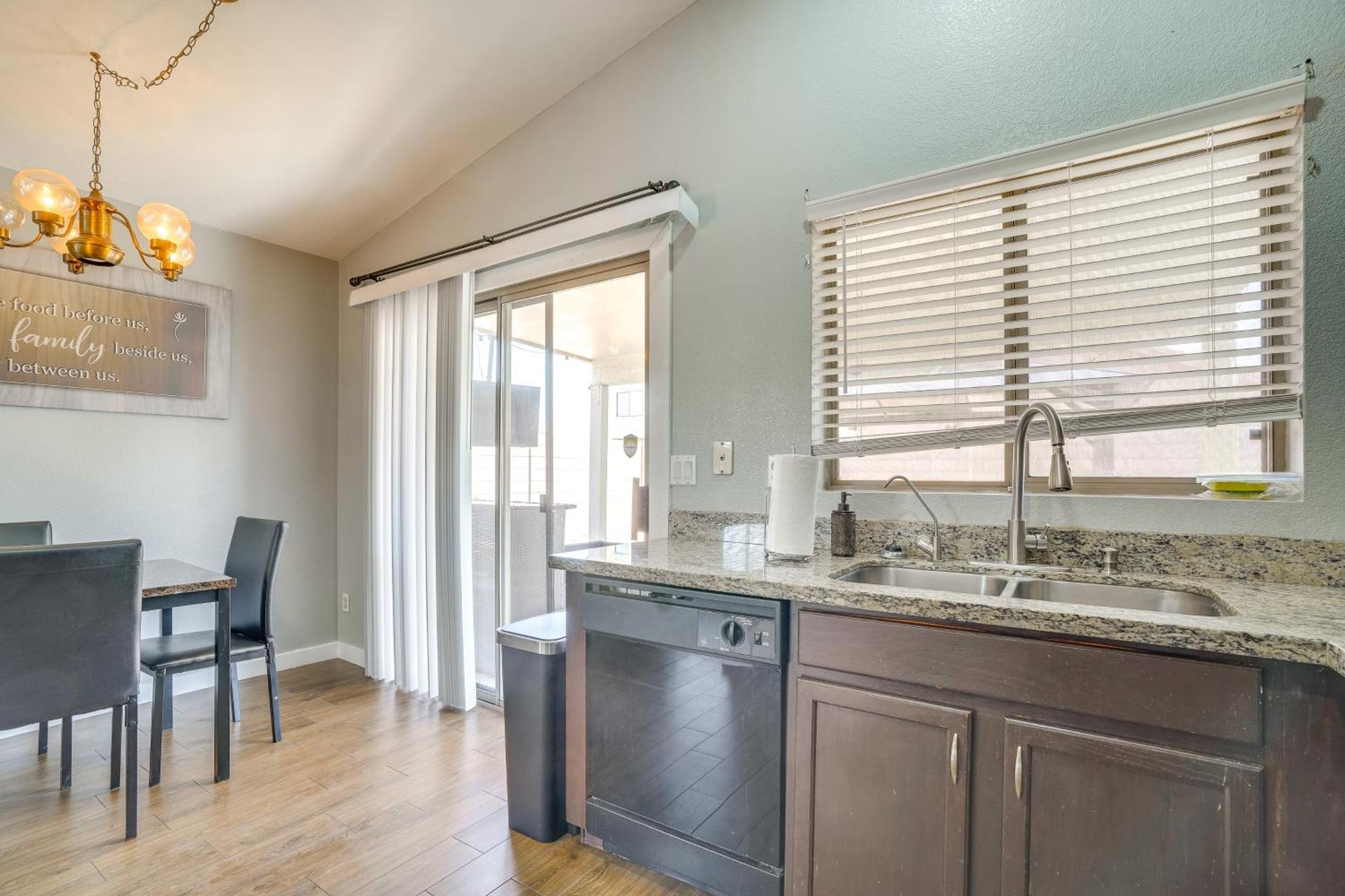 Avondale Retreat With Grill - 15 Mi To Phoenix! Екстериор снимка